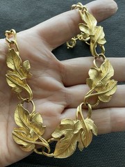 Trifari TM kunio Matsumoto Gold tone Ivy leaf design necklace Vintage estate