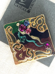Vintage Casual Corner Brooch Pin Gold Tone w/ Enameling And Stones