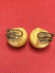 VINTAGE BRASS & BUTTERSCOTCH BAKELITE 0.75″ OR 21 MM BALL SNAP ON EARRINGS