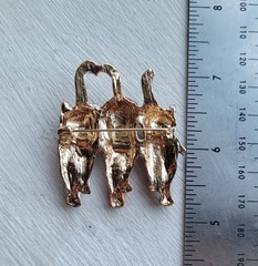 Christmas Holiday Rhinestone Three Cats Brooch Pin Santa Hat Cat 1 Pc