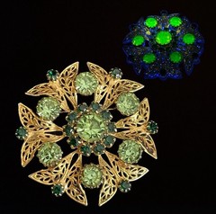 Vintage Celebrity Rhinestone Brooch Green Gold Tone Signed NY “GLOWS”