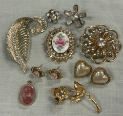 VTG Jewelry Lot Coro Monet 1928 Signed Brooches Earrings Rhinestone Gold Estate