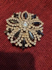 VtgBrooch Rhinestones Design Layered Black Marquis &Clear Round Stones ProngSet