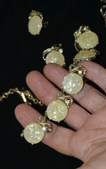 VINTAGE CORO LUCITE THERMOSET NECKLACE BRACELET EARRINGS 3 PC SET