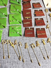 115 PC MONOGRAM NAME VINTAGE JEWELRY GOLD TONE STICK PIN BRACELET NECKLACE 1980s