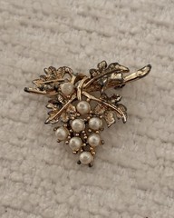 Emmons Grapes Cluster Leaves Pin Brooch Faux Pearls Gold Tone Vintage Signed