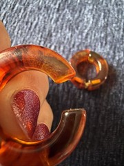 VINTAGE 1970s SPRING HINGED CLIP ON EARRINGS BROWN TORTOISE PLASTIC THICK HOOPS
