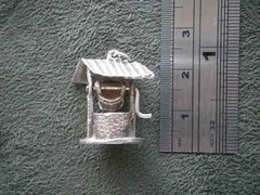 TJH Large Wishing Well with Offset Roof Vtg Sterling Silver Charm Pendant 5.0g
