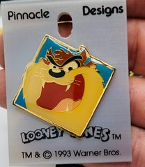VTG LOT 12 CARTOON CHARACTER BRAND PINS – WARNER BROS, LOONEY TOONS, SMURF, AVON
