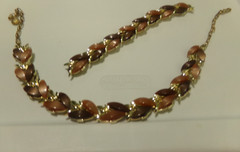 VINTAGE THERMOSET LUCITE LEAF NECKLACE & BRACELET (NEEDS CLASP)