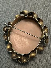 VTG ANTIQUE ROLLED GOLD & CAMEO 2 1/4” Pin/ Brooch- Costume Jewelry