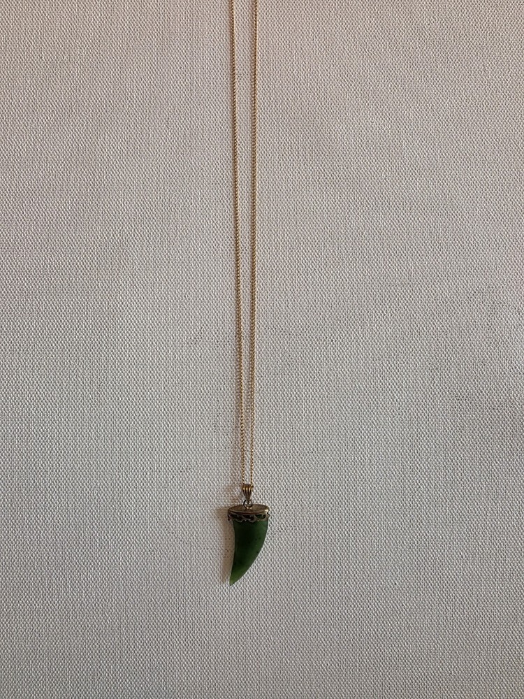 Vintage Green Jade Pendant Necklace 1950s 1960s Mid Century Nephrite Gold…
