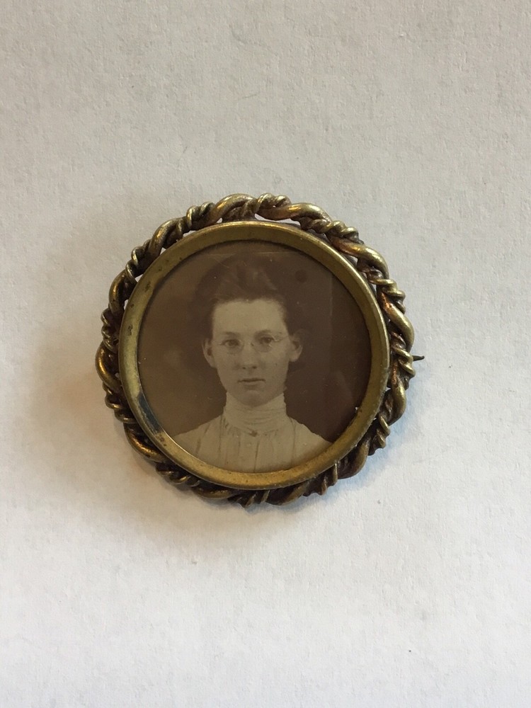 Antique Mourning Yellow Gold Tone Photo Picture Frame Brooch Pin C Clasp I10