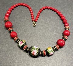 Vintage Black Red Graduated Beaded Floral Hand Painted Gold Tone 15.5 in