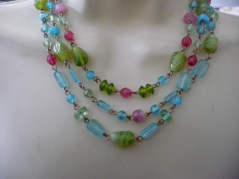 LAYER 3 ROW GREEN PINK BLUE GLASS BEADS SILVER TONE WIRED BIB NECKLACE #19/6