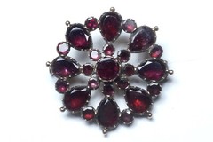ANTIQUE ENGLISH GEORGIAN PERIOD 9K GOLD ALMANDINE GARNET BROOCH c1820