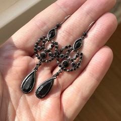 Vintage silvertone & black faceted plastic/acrylic stone dangle earrings goth