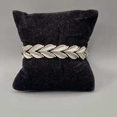 Vintage Crown Trifari Silver Tone Brushed Leaf Link Bracelet 7” Nice Gift