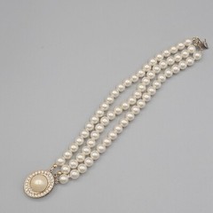 Triple Steand Faux Pearl Bracelet Decorative Box Clasp Crystal Accent 7″