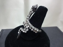 VINTAGE METAL ALLOY SNAKE RING WITH CRYSTAL INLAID BODY APPROX. SIZE 9