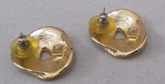 Vintage Cream Enamel Gold Tone KNOT Post Pierced 1” Earrings