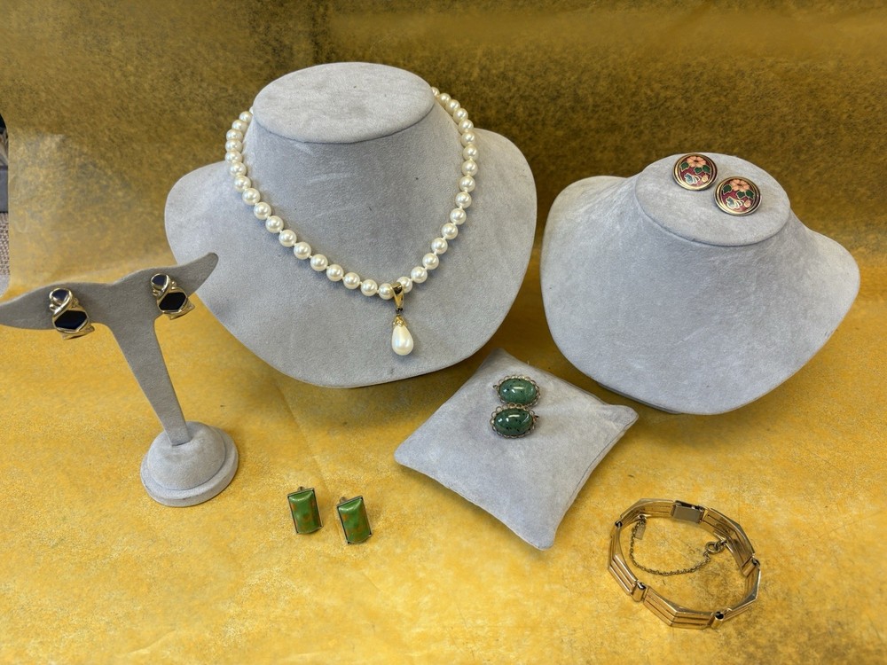 Stunning Vintage Jewelry Lot!!