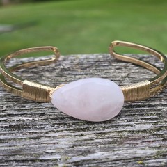 Avon Heartland Pink Quartz Cuff Bracelet Gold Tone NOS Signature Collection