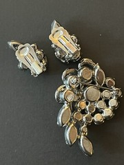 Vintage Stunning Rhinestones Pin Brooch Gray & Cleat Prong Set Stones