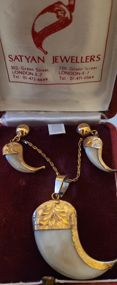 Victorian Rare Claw Pendant and Earrings in 15K Gold/Satyan Jewellers