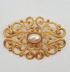 VTG Premier Designs Brooch 2.5in Gold Tone Faux Pearl Filigree Victorian FLAW
