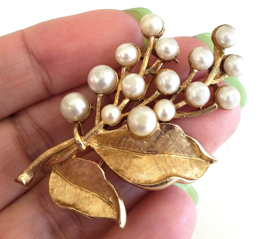 Vintage Mode Art Arthur Pepper Pearl Berries & Leaves Gold Tone Pin 2-5/16″