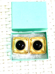 Vtg Goldtone Earrings 1 in sq with B1K 1/2″ Round Cabochon in Bezel & Post Backs