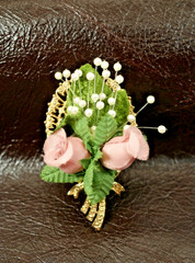 BR69 Vintage Brooch, Pin, Costume Jewelry, Gold Toned, Silk Flowers, Faux Pearls