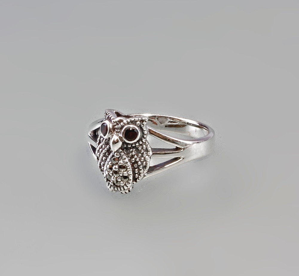 Vintage 925 Sterling Silver Owl Ring Garnet Markasite Gr.57 (18,1 mm Ø)