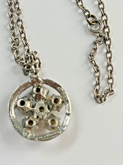 Necklace signed Hollywood. 6 Greenish stones. Silvertone