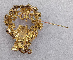 AJC Christmas Wreath Cat Hanging Brooch Pin