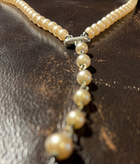 Long Vintage Champagne Faux Pearl Opera Necklace 21″ In Original Round Box