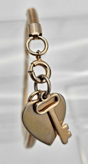 Vintage Gold Tone Heart Key Charm Bracelet 6 3/4″ Smooth Chain