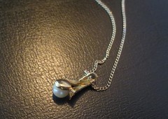 PEARL PENDANT NECKLACE Yellow Gold Tone Elegant Setting 1950s Dainty Tiny Links