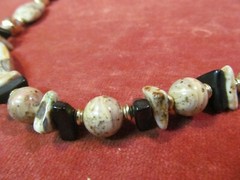 27″ GRADUATED PLASTIC STONE BEADS NECKLACE
