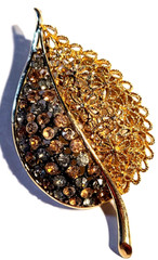 VINTAGE STUNNING MULTICOLOR CRYSTAL FILIGREE LEAF SIGNED KARU ARKEPIN BROOCH