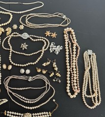 Huge-estate-jewelry-Lot-Faux Pearl- Costume Jewelry Lot A 38 Pieces