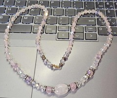 Vtg Beaded Rose Quartz & Clear iridescent glass beads Necklace 25in- S121