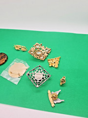 Vintage Brooch & Lapel Pin Lot Sarah Coventry Christmas Tree True Friends, heel
