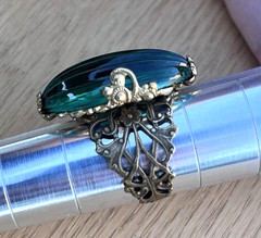 Vintage Emerald Green Glass Ribbed Cabochon Brass Filligree Ring Sz 10 Art Deco