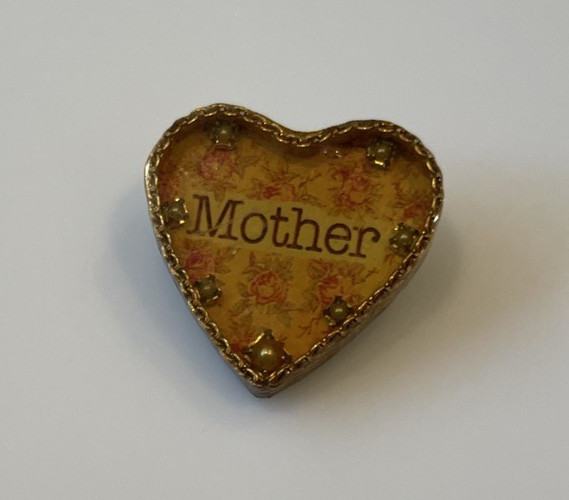 Vintage Maximal Art Pin MOTHER Heart Gold Tone Brooch John Wind Jewelry 1″ NWoT