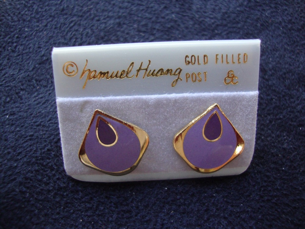 VINTAGE SAMUEL HUANG DESIGNER CLOISONNE RETRO MOD PURPLE & LAVENDER STUD EARRING