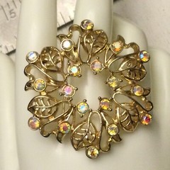 Stunning Vintage Estate Goldtone & AB Rhinestone Snowflake Wreath Brooch