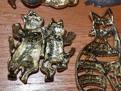 Lot of 8 VTG Cat Pins Brooch Brushed Gold Tone Silver Tone AJC TWC LR Tabby