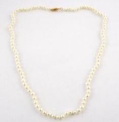 14k Yellow Gold and Pearl Knotted Strand Necklace 17.75 Inches Long 10g